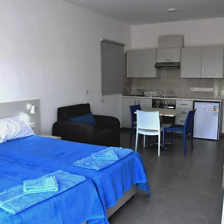 Kaos Aparthotel 2*