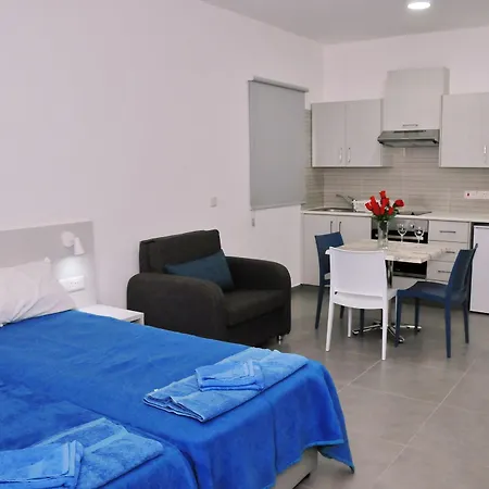 Kaos Aparthotel 2*