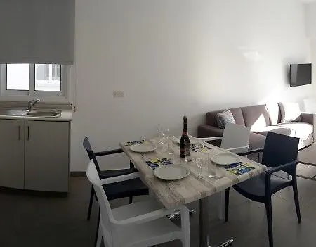 Kaos Aparthotel 3*