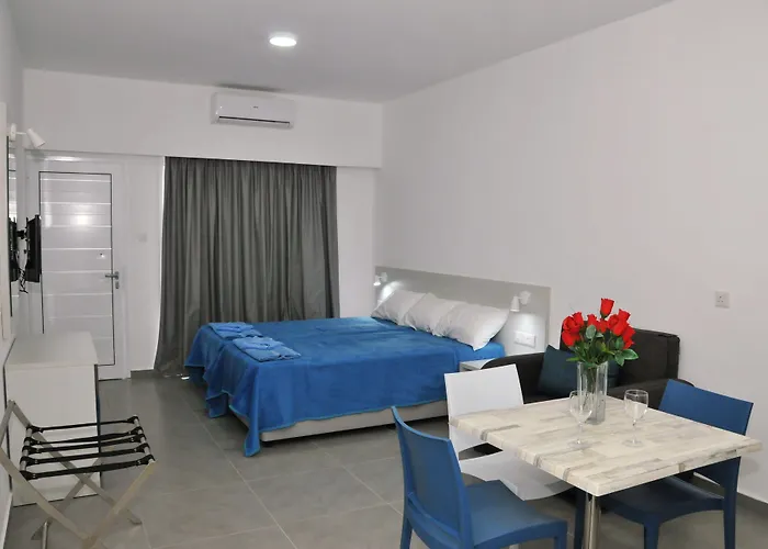 Kaos Aparthotel 3*