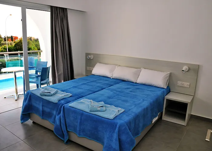 Kaos Aparthotel 3*