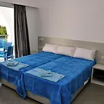 Kaos Aparthotel 3*